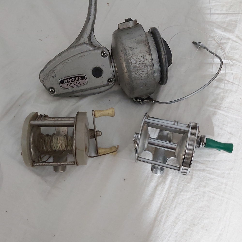 Penguin Fishing Reels Set